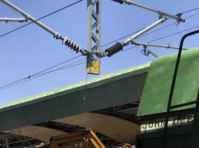 Vagondaki Biçerdöverin Tepesine Çıkan Genç, Akıma Kapılıp Ağır Yaralandı