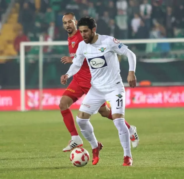 Akhisar'da Sözleşmesi Sona Eren 3 Oyuncu ile Anlaşmaya Vardı