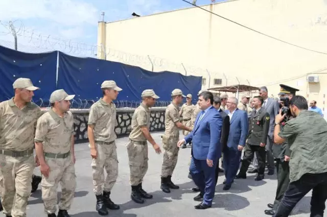 Ali Şahin Arefe Gününde Jandarma ve Polislerle Bir Araya Geldi