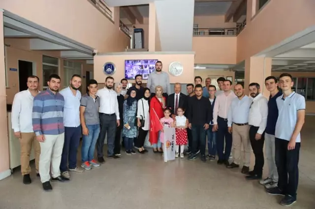 Bakan Özlü Adapazarı Belediyesi'ni Ziyaret Etti