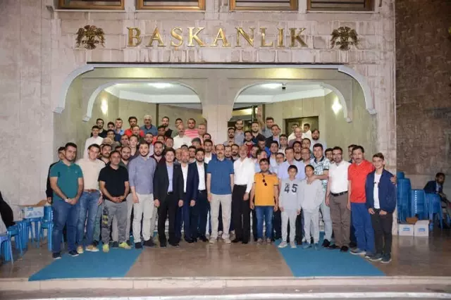 Başkan Altay, Belediye Bahçesinde Gençlerle Buluştu