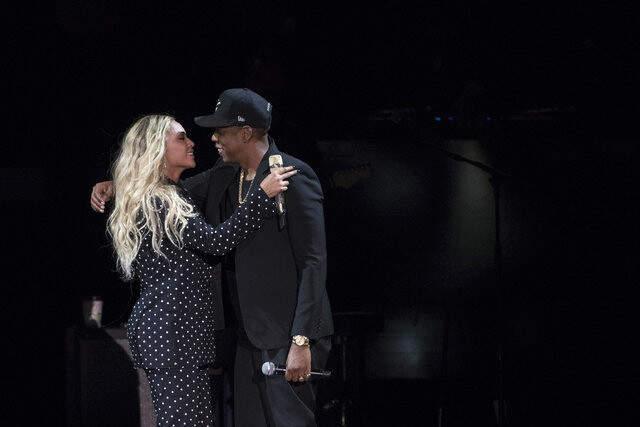 Beyonce ile Jay-Z'nin Glasgow Konserine Kimse Gelmeyince Bedava Bilet Dağıtıldı