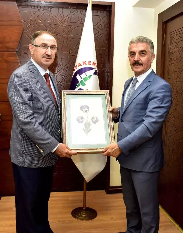 Büyükataman'dan Başkan Kurtulan'a Ziyaret Büyükataman'dan Başkan Kurtulan'a Ziyaret