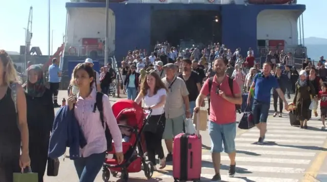 Deniz Otobüsü ve Feribotlarda Bayram Yoğunluğu Başladı