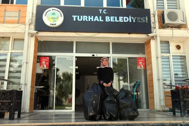 Engelliler İçin Kaldığı Yurtta 12 Bin Mavi Kapak Topladı