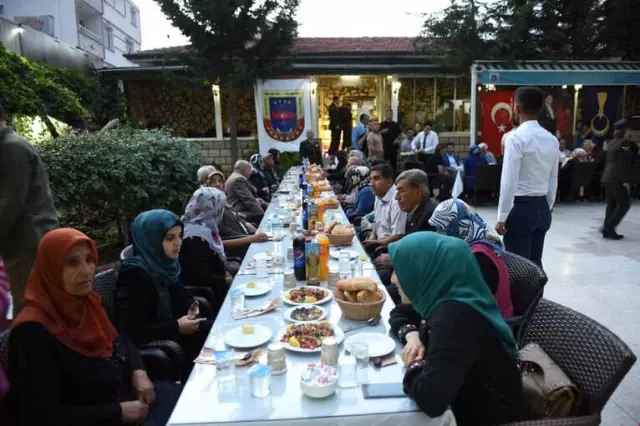 Jandarma Tarafından Şehit Aileleri ve Gaziler Onuruna İftar Yemeği Verildi