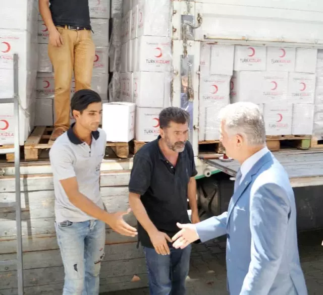 MHP'li Büyükataman Ziyaret Ettiği Kızılay'da Kolilerin Taşınmasına Yardım Etti MHP'li Büyükataman Ziyaret Ettiği Kızılay'da Kolilerin Taşınmasına Yardım Etti