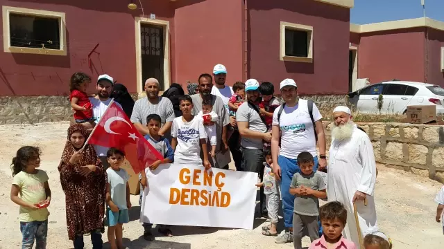 Mülteci Kampında Minikler Unutulmadı