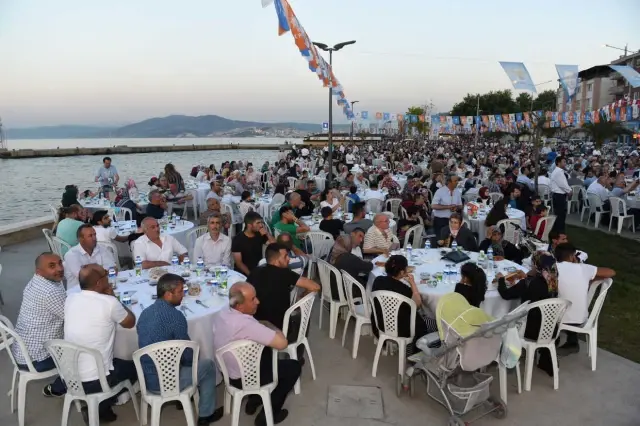 Sahilde 'İftar' Coşkusu