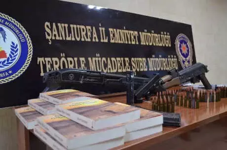 Suruç'ta AK Parti'lilere Saldırı: 4 Ölü, 8 Yaralı (7) Suruç'ta AK Parti'lilere Saldırı: 4 Ölü, 8 Yaralı (7)