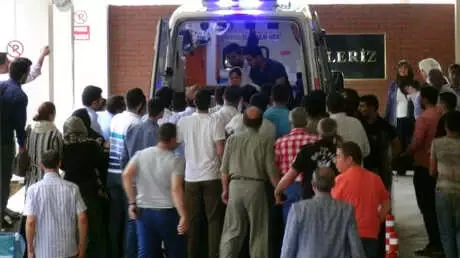 Suruç'ta AK Parti'lilere Saldırı: 6 Yaralı Suruç'ta AK Parti'lilere Saldırı: 6 Yaralı