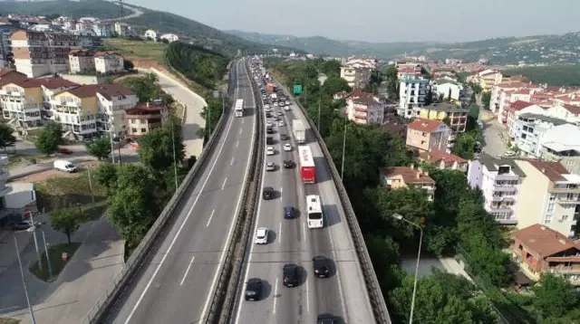 Tem'deki Bayram Trafiği Havadan Görüntülendi
