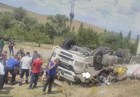 Tır Takla Attı: 1 Ölü 1 Yaralı