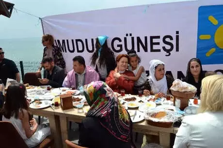 Akşener: Allah Aşkına Kardeşlik, Birlik Hukukunu Gözetmeye Devam Edelim Akşener: Allah Aşkına Kardeşlik, Birlik Hukukunu Gözetmeye Devam Edelim