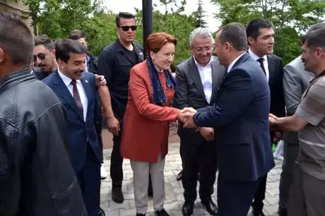 Akşener: Allah Aşkına Kardeşlik, Birlik Hukukunu Gözetmeye Devam Edelim Akşener: Allah Aşkına Kardeşlik, Birlik Hukukunu Gözetmeye Devam Edelim