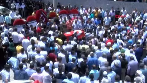 Şanlıurfa Suruç Saldırısında Hayatını Kaybeden Mehmet Şah Yıldız, Son Yolculuğuna Uğurlandı Şanlıurfa Suruç Saldırısında Hayatını Kaybeden Mehmet Şah Yıldız, Son Yolculuğuna Uğurlandı