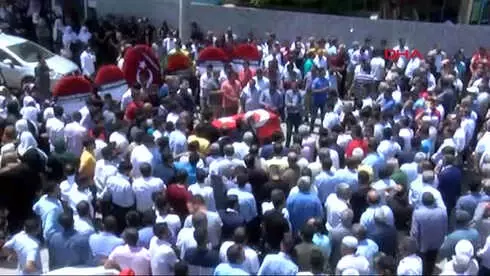 Şanlıurfa Suruç Saldırısında Hayatını Kaybeden Mehmet Şah Yıldız, Son Yolculuğuna Uğurlandı Şanlıurfa Suruç Saldırısında Hayatını Kaybeden Mehmet Şah Yıldız, Son Yolculuğuna Uğurlandı