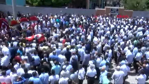 Şanlıurfa Suruç Saldırısında Hayatını Kaybeden Mehmet Şah Yıldız, Son Yolculuğuna Uğurlandı Şanlıurfa Suruç Saldırısında Hayatını Kaybeden Mehmet Şah Yıldız, Son Yolculuğuna Uğurlandı