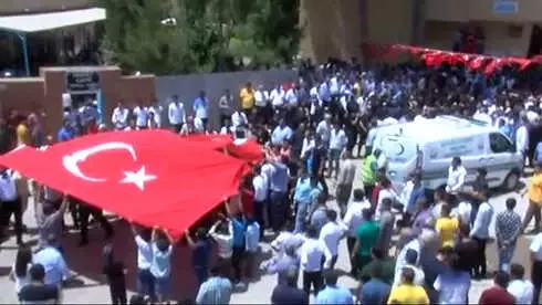 Şanlıurfa Suruç Saldırısında Hayatını Kaybeden Mehmet Şah Yıldız, Son Yolculuğuna Uğurlanıyor-1 Şanlıurfa Suruç Saldırısında Hayatını Kaybeden Mehmet Şah Yıldız, Son Yolculuğuna Uğurlanıyor-1
