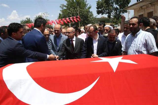 Suruç Saldırısında Hayatını Kaybeden Milletvekilinin Abisini Yüzlerce Kişi Uğurladı