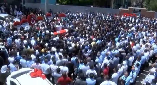 Suruç'ta Hayatını Kaybeden AK Parti Milletvekili'nin Ağabeyi Mehmet Şah Yıldız Toprağa Verildi Suruç'ta Hayatını Kaybeden AK Parti Milletvekili'nin Ağabeyi Mehmet Şah Yıldız Toprağa Verildi