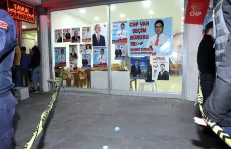 Van'da AK Parti ile CHP'liler Arasında Gerginlik Van'da AK Parti ile CHP'liler Arasında Gerginlik
