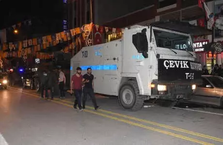 Van'da AK Parti ile CHP'liler Arasında Gerginlik Van'da AK Parti ile CHP'liler Arasında Gerginlik