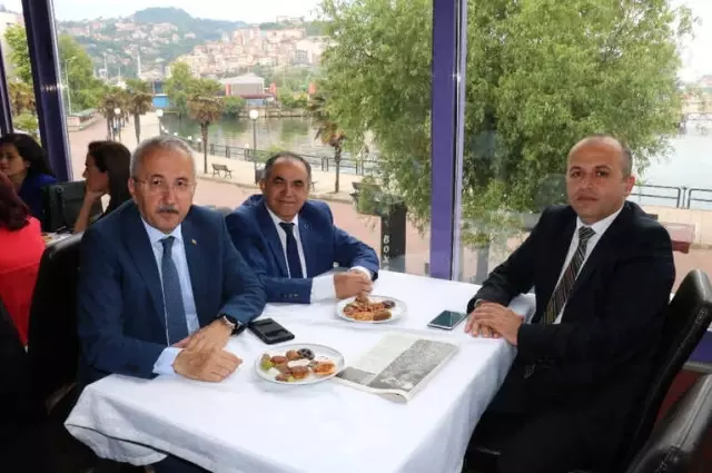 Zonguldak'ta Protokol Bayramlaştı Zonguldak'ta Protokol Bayramlaştı