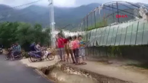 Antalya'da Fırtına ve Dolu Tarım Alanlarını Vurdu Antalya'da Fırtına ve Dolu Tarım Alanlarını Vurdu