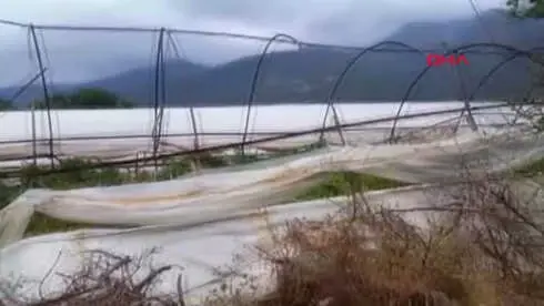 Antalya'da Fırtına ve Dolu Tarım Alanlarını Vurdu Antalya'da Fırtına ve Dolu Tarım Alanlarını Vurdu