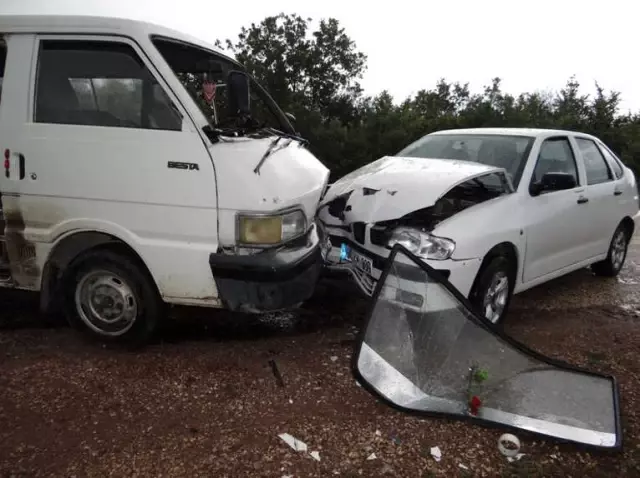 Bilecik'te Trafik Kazası, 1'i Ağır 6 Kişi Yaralı