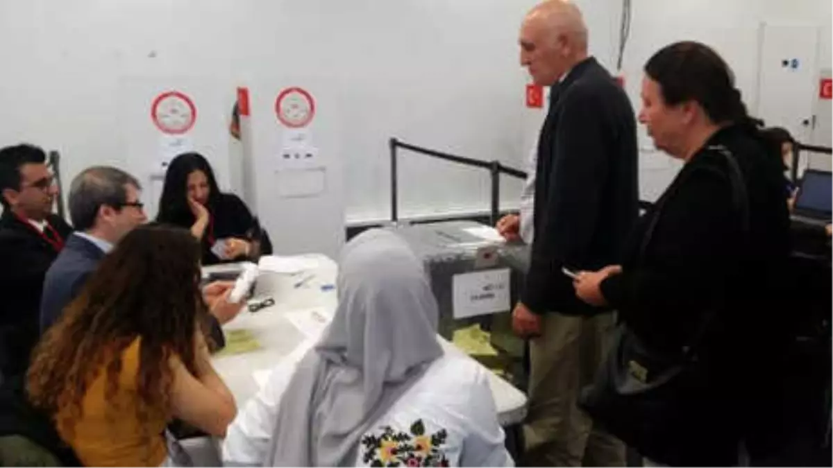 Birleşik Krallık'ta Türklerin Oy Verme İşlemi Başladı