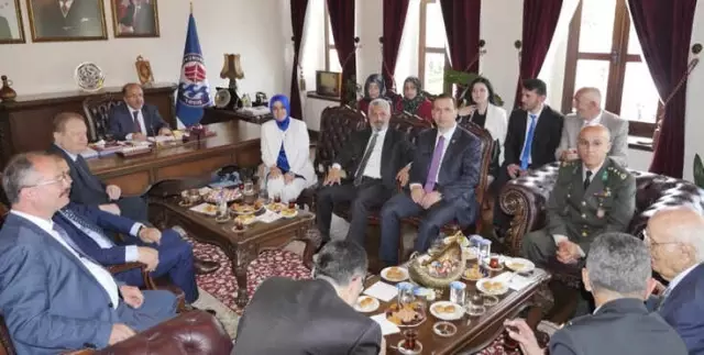 Büyükşehir Belediyesinde Trabzon Birlikteliği Yaşandı Büyükşehir Belediyesinde Trabzon Birlikteliği Yaşandı