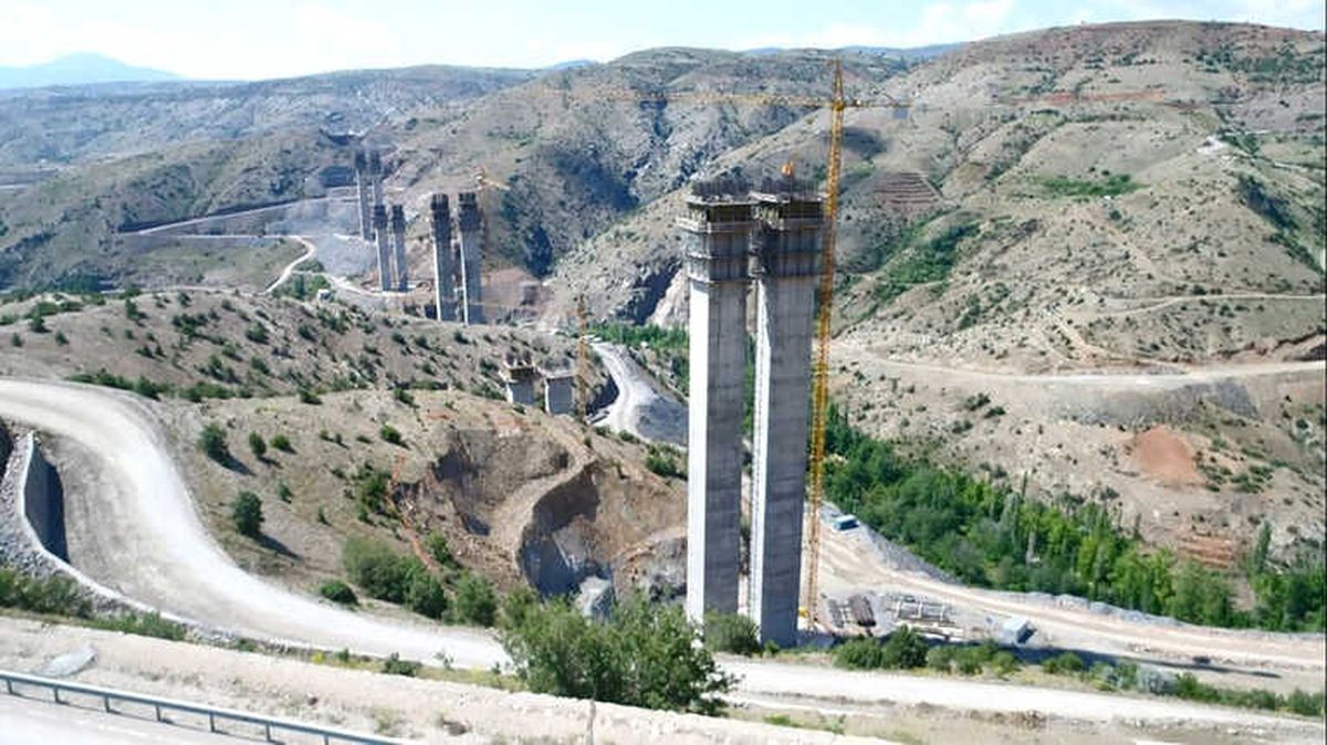 Türkiye'nin En Yüksek Ayaklı 'Eyiste Viyadüğü' Yükseliyor