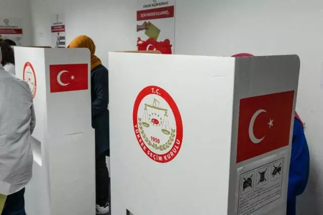 ABD'de Oy Kullanma İşlemi Devam Ediyor ABD'de Oy Kullanma İşlemi Devam Ediyor