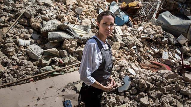 Angelina Jolie, Türkiye Sınırında'ki Mülteci Kampını Ziyaret Etti