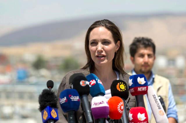 Angelina Jolie, Türkiye Sınırında'ki Mülteci Kampını Ziyaret Etti