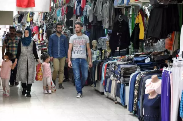 Kadınlar Alışverişte Haklarını Daha Çok Savunuyor Kadınlar Alışverişte Haklarını Daha Çok Savunuyor