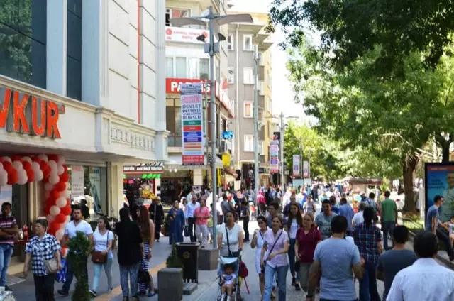 Kadınlar Alışverişte Haklarını Daha Çok Savunuyor Kadınlar Alışverişte Haklarını Daha Çok Savunuyor