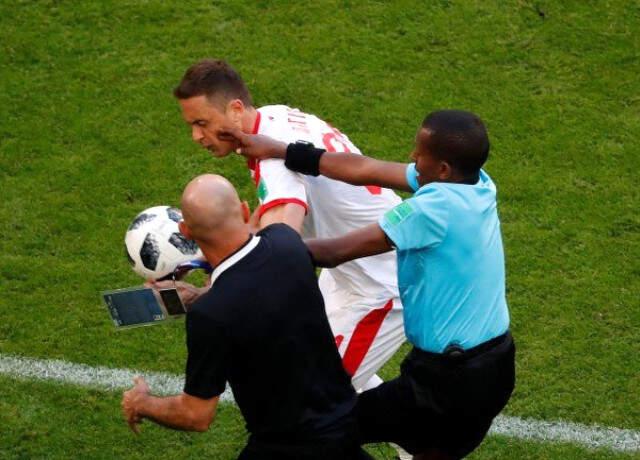 Kosta Rika Sırbistan Maçında Gergin Anlar: Başrolde Matic Var