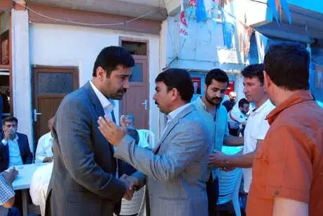 Suruç'ta Ak Partili Yıldız, Taziyeleri Kabul Ediyor Suruç'ta Ak Partili Yıldız, Taziyeleri Kabul Ediyor