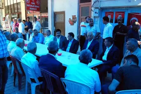 Suruç'ta Ak Partili Yıldız, Taziyeleri Kabul Ediyor Suruç'ta Ak Partili Yıldız, Taziyeleri Kabul Ediyor