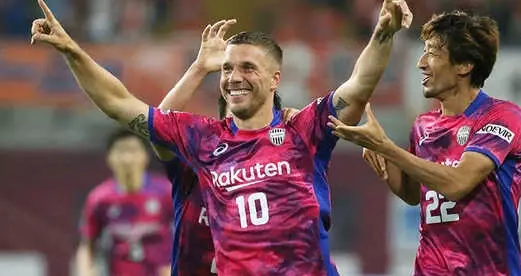 Alman Futbolcu Podolski Galatasaray'a Haber Yolladı: Dönmemi İster Misiniz?
