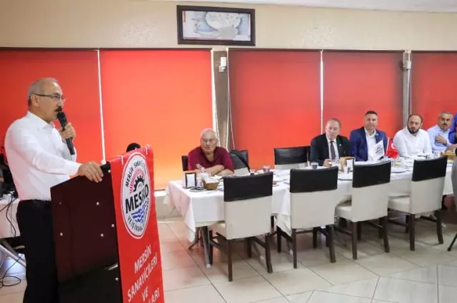 Bakan Elvan: 'Ülke Yönetimine Soyunan İnsanlar Öyle Ağzına Geleni Söylememeli' Bakan Elvan: 'Ülke Yönetimine Soyunan İnsanlar Öyle Ağzına Geleni Söylememeli'