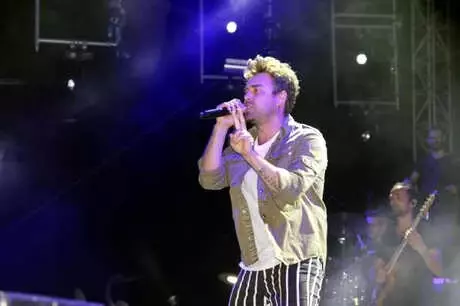 Bakan Sarıeroğlu, Elazığ'da Murat Dalkılıç Konserini İzledi Bakan Sarıeroğlu, Elazığ'da Murat Dalkılıç Konserini İzledi