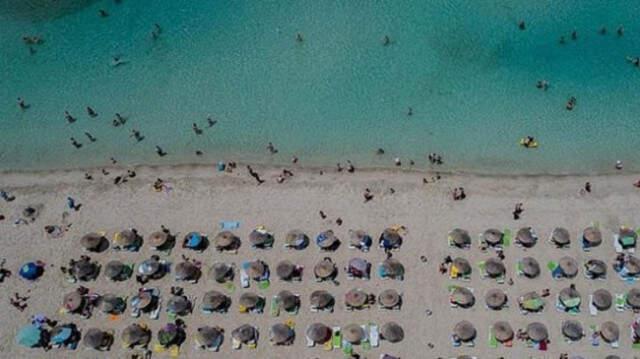 Bayram Tatilinde Vatandaşalar Çeşme'ye Akın Etti! Günlük Yaklaşık 700 Bin Kişi Kente Giriş Yaptı
