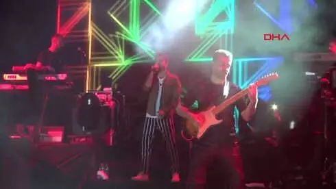 Elazığ Bakan Sarıeroğlu, Elazığ'da Murat Dalkılıç Konserine Katıldı Elazığ Bakan Sarıeroğlu, Elazığ'da Murat Dalkılıç Konserine Katıldı