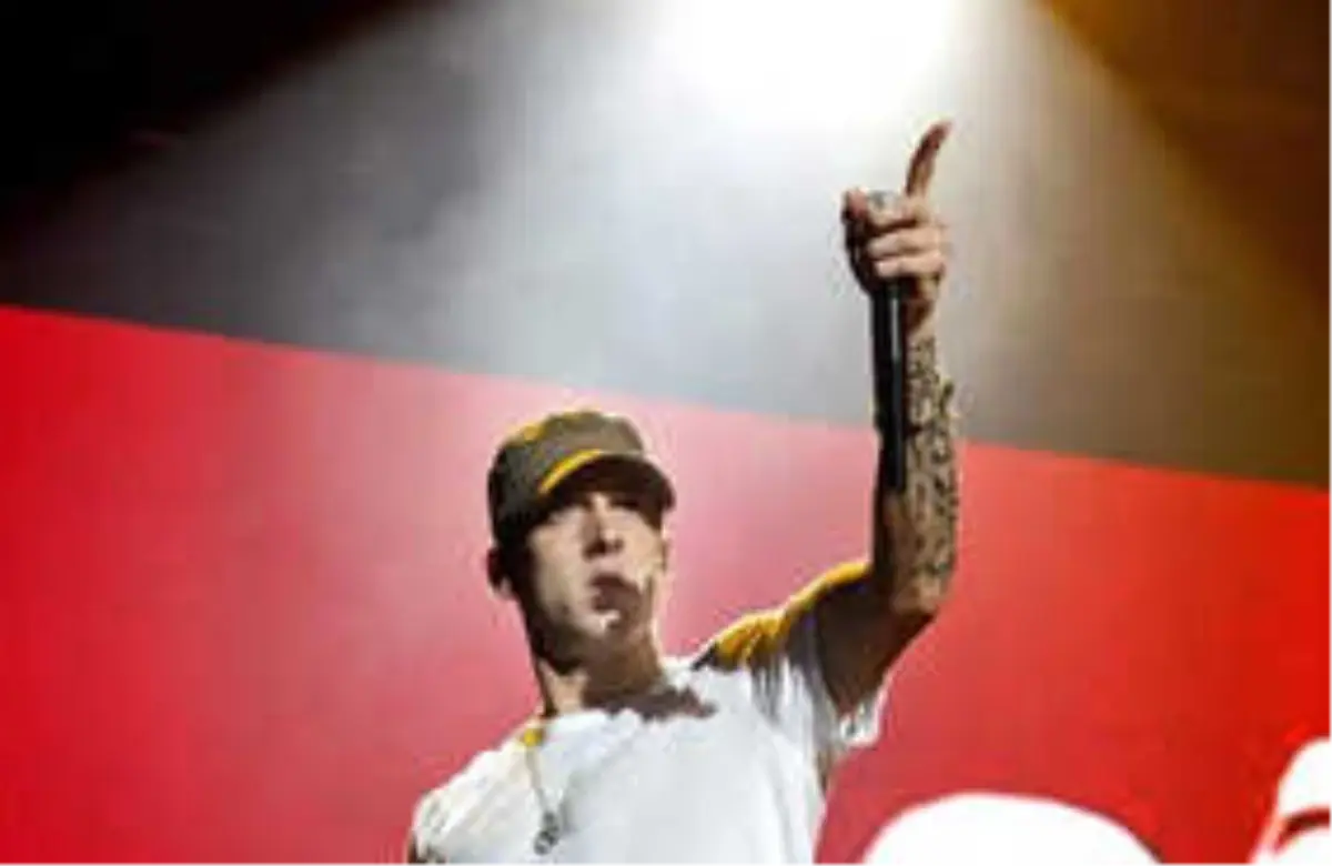 Eminem Nicki Minaj ile Aşk Yaşamak İstiyor