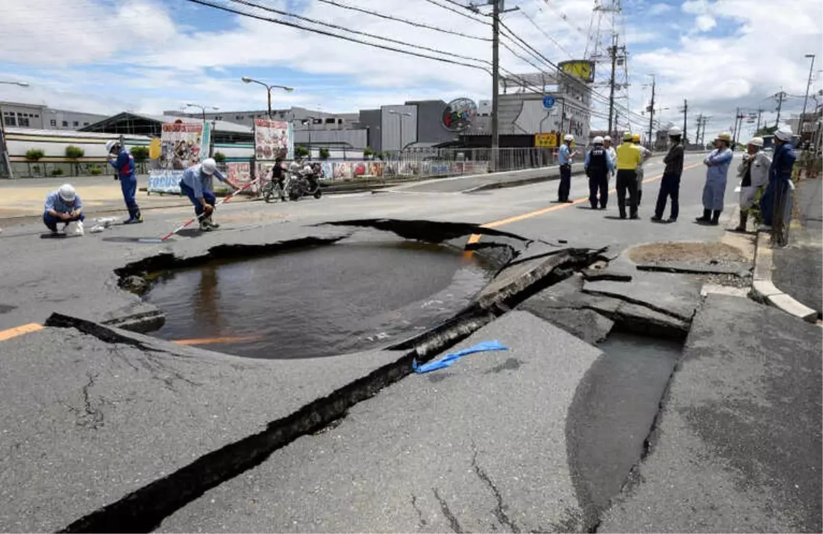 Japonya’da 7.4 büyüklüğünde deprem: Tsunami uyarısı yapıldı Japonya’da 7.4 büyüklüğünde deprem: Tsunami uyarısı yapıldı