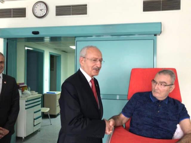 Kılıçdaroğlu'ndan Deniz Baykal'a Hastanede Bayram Ziyareti